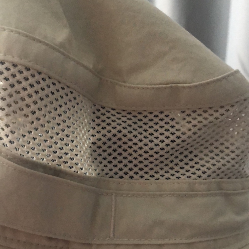 Cream Columbia hat - Picture 2 of 7